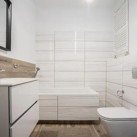 Bizapartments - Modern Flats With Parking Varsovia Exterior foto